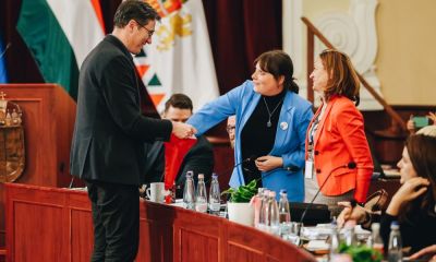 A metró leállt, a közterek mocskosak, a dugók hatalmasak, mindeközben Karácsony Gergelyék mikulásosat játszanak a közgyűlésben