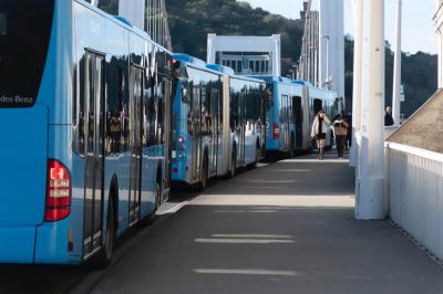 Járműhiba miatt pótlóbusz közlekedik a 2-es metró vonalán