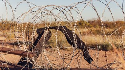 Texas bírósági engedélyt kapott a szögesdrót határkerítés fenntartására