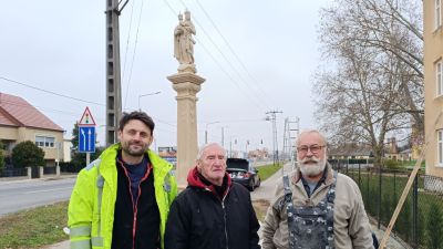 Visszakerült helyére Csorna legrégebbi híres szobra - videó