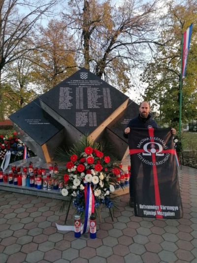 „A szerbek minden irányból vertek minket“ – Szentlászló hős védői előtt tisztelegtek a vármegyések