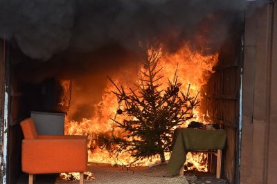 Így előzzük meg a lakástüzeket az ünnepek alatt