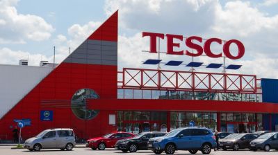 Köpni-nyelni nem tudnak a vásárlók: Még a Tesco dolgozója is elképedt attól, amit a bolt fagyasztójában talált