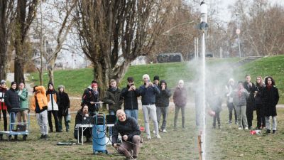 Rakétakilövés a Holtág mellett - Különleges versenyt szerveztek középiskolásoknak Győrben - fotók, videó