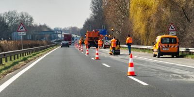 Személyautók gyulladtak ki az M7-esen egy autószállítón