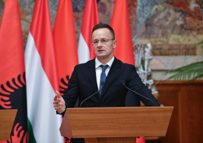 Szijjártó Péter: Magyarország „gazdasági semlegességgel” válaszol az EU szankciós politikájára