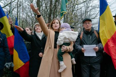 Náci karlendítéssel tisztelegtek Corneliu Zelea Codreanu emléke előtt