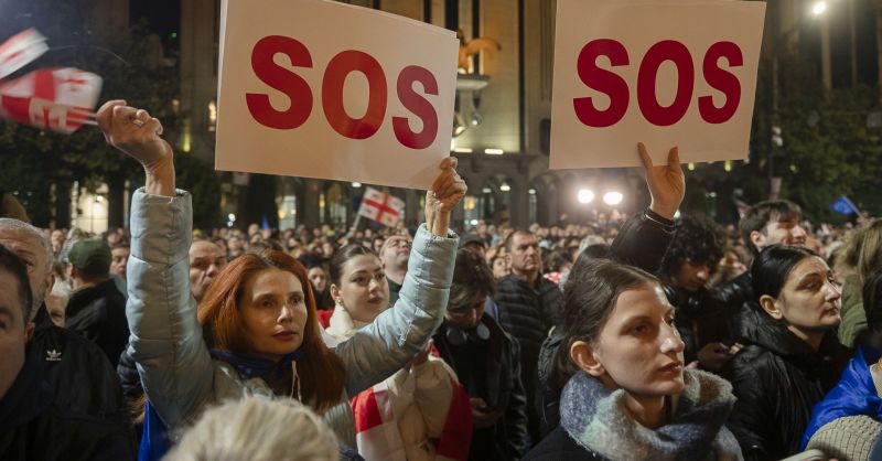 Nem tekinti törvényesnek a kormányt, nem adja át a hatalmat a nyugatbarát grúz elnök