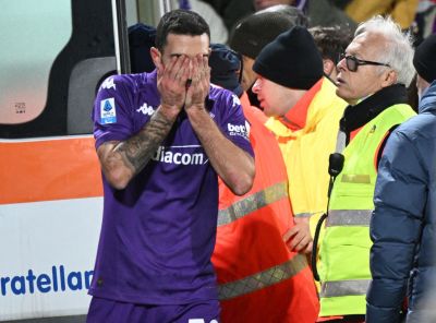 Összeesett a pályán a Fiorentina játékosa, félbeszakadt az Inter elleni olasz bajnoki