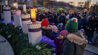 Tatán már ég az első adventi gyertya