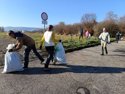 300 kiló szeméttől szabadították meg a Kálvária-dombot és környékét