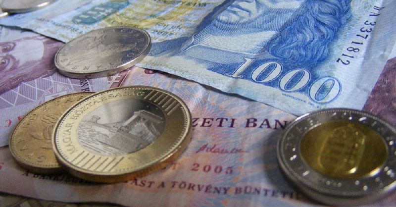 A befektetők bizonytalansága magyarázza a forint gyengülését