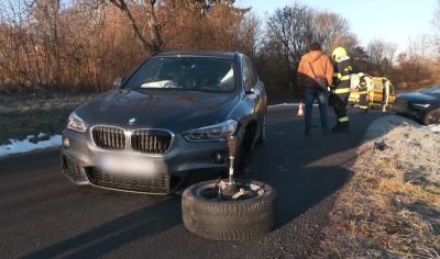 BALESET: Szemből érkező BMW-vel ütközött a lagzira tartó menyasszony és vőlegény!