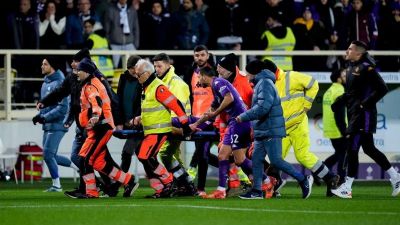 Felébresztették a kómából a Fiorentina játékosát, aki az Inter elleni meccsen esett össze (videó)