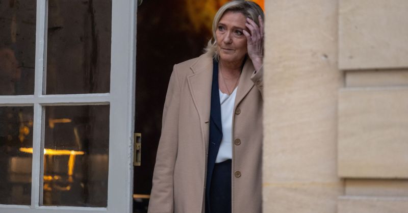 Le Pen kezében a francia kormányfő sorsa