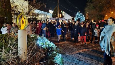 Szeretetvendégség az adventi gyertyagyújtáson, Kondoroson