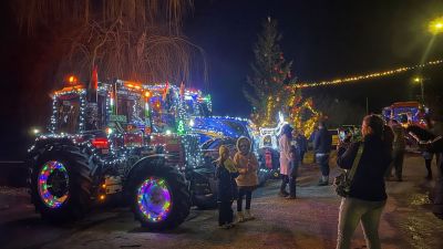 Vásárosbéc: fényben úszott a II. Béczi Adventi Vásár és Traktorfelvonulás