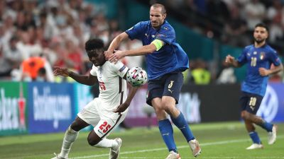 Chiellini először beszélt Saka ominózus lerántásáról