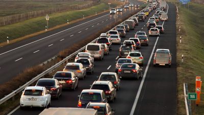 Fékezés nélkül gázoltak halálra egy nőt az M3-ason, a sofőr elmenekült + videó