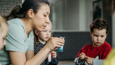 Nevelőszülőket és gyermekvédelemben dolgozókat tüntettek ki