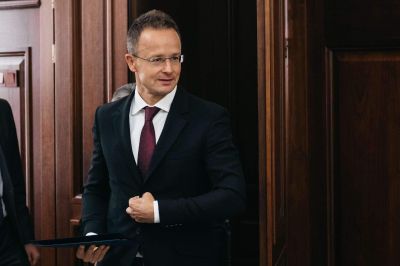 Szijjártó Péter: A magyar gazdaság a rendkívüli nehézségek ellenére is jól helytállt idén