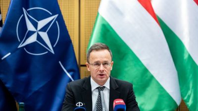 Szijjártó Péter: magyar kormány a béketárgyalások mellett érvel (videó)