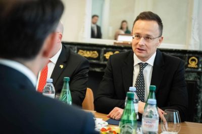 Szijjártó Péter üzent a NATO-főtitkárnak: remélem nem áll be abba a sorba, akik óriási kannákból olajat próbálnak önteni a tűzre