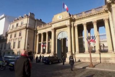 A francia nemzetgyűlés szerda este megbuktatta Michel Barnier kormányát + videó