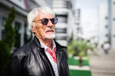 Bernie Ecclestone eladja 300 millió fontot érő Forma-1-es gyűjteményét