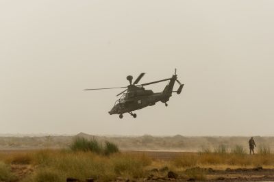 Egy orosz hajó jelzőrakétával lőtt a német hadsereg helikopterére