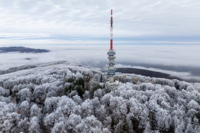 A Kékestetőn már karácsony van, mindent hó borít