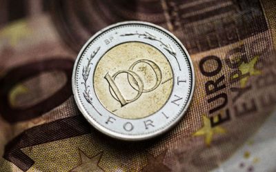  Erősödött a forint, visszatért egész 411-ig  