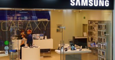 Kiderült, mikor érkezhet a Samsung első, háromba hajtható telefonja