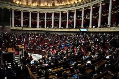 Kormánybuktatás Franciaországban, lemond a miniszterelnök