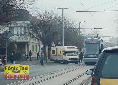 Lakóautó ütközött a tram-trainnek Vásárhelyen!