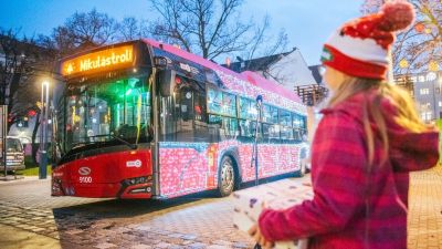 Útnak indult a Mikulás, együtt lehet vele trolizni + galéria