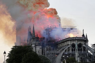 A Notre-Dame rövid története a tűzvésztől napjainkig (VIDEÓ)