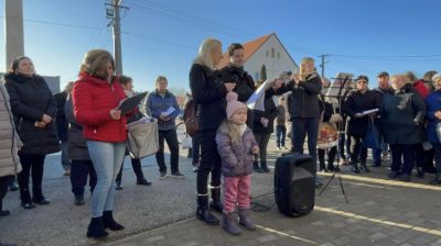 Adventi ökumenikus flashmob Leveleken