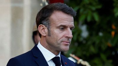 Ajánlkoznak a francia szocialisták Macron megmentésére