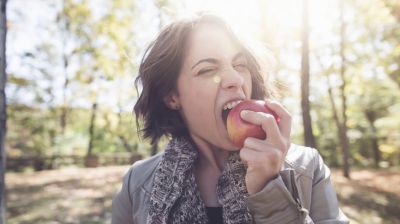 Fényes viaszréteg az alma héján: ehető vagy veszélyes?