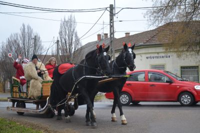 Lovasszánon érkezett a Mikulás Makóra