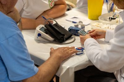 Ingyenes szűrővizsgálatot tartottak az Egészségfejlesztési Iroda szakemberei a Váci Idősek Tanácsa szervezésében