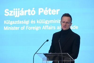 Szijjártó Péter: Hazánk nyitott gazdaságként nyugodt és fejlődést lehetővé tévő környezetben érdekelt  + videó