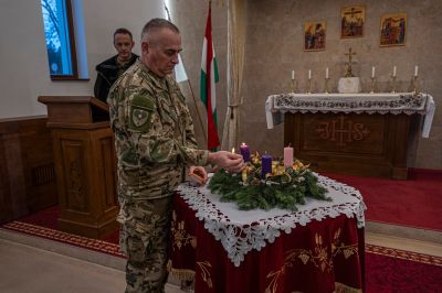 A vásárhelyi laktanyában már ég a második adventi gyertya