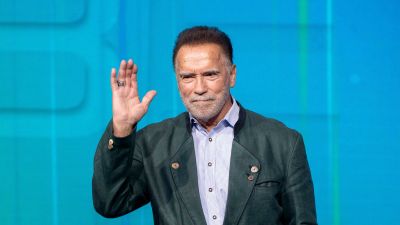 Ennél aranyosabbat nem fogsz ma látni: elbűvölő fotón Arnold Schwarzenegger unokája