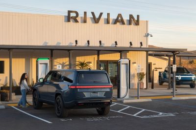 A Rivian is megnyitotta első töltőállomását más autómárkák előtt