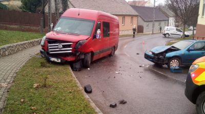 Mágocson és Zombán is kisteherautó és egy személyautó ütközött össze – összefoglaló