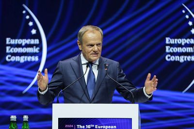 Tusk nehézfiúvá kommentálta magát – Mivel Oroszországot győzték le Szíriában, ezért nyomulni kell tovább