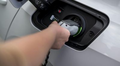  Két éven át gyötörték 92 elektromos autó akkumulátorát, az eredmény még a kutatókat is meglepte  