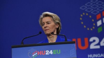 Von der Leyen biztosan nem ezt akarta: segítséget kell kérnie Magyarországtól